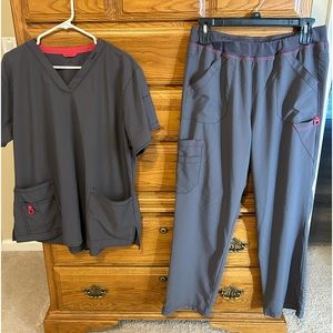 Women’s Carhartt Scrub set - 2X Top, XL bottom